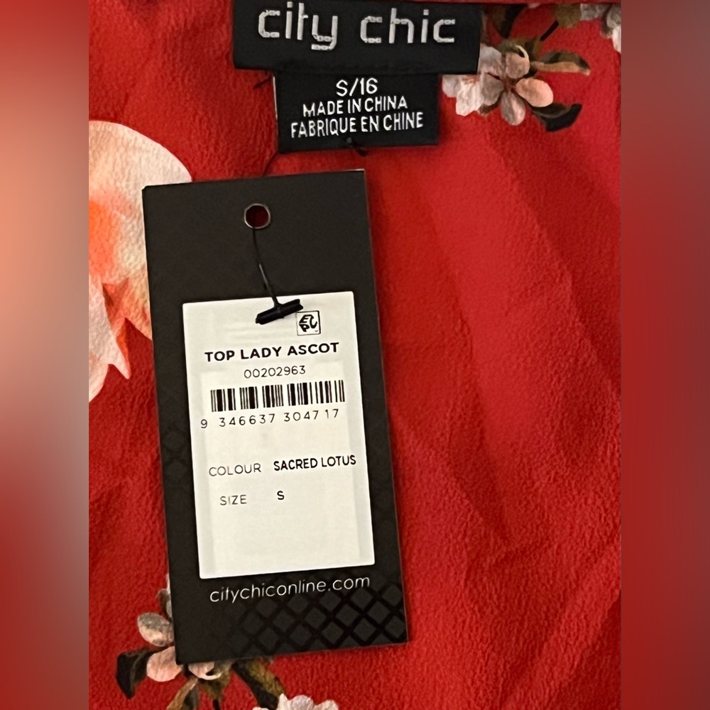 City Chic Lady Ascot Floral Wrap Top NWT plus S 16W - Picture 6 of 6